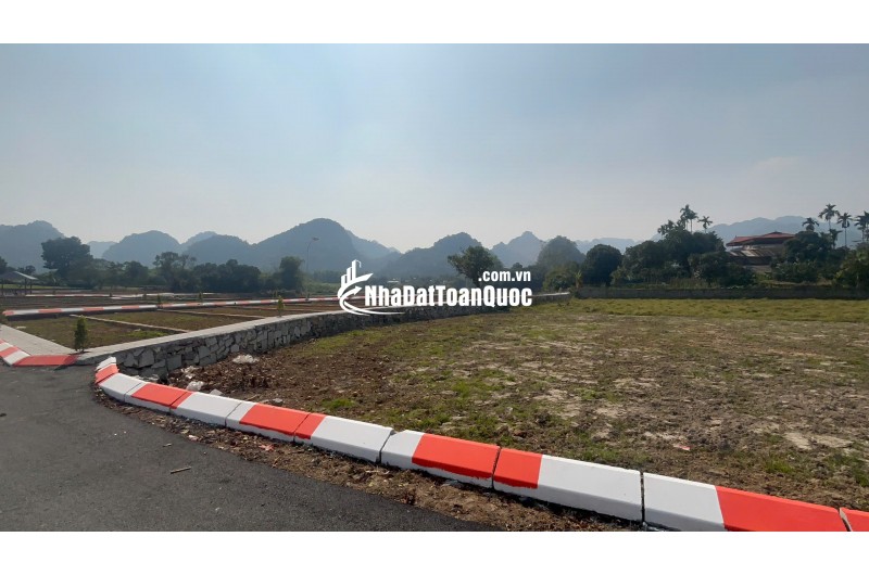 KHÔNG ỒN ÀO – NHƯNG NGƯỜI BIẾT ĐÃ ÂM THẦM XUỐNG TIỀN