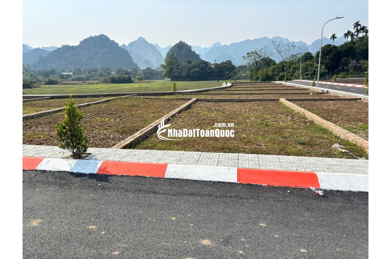 KHÔNG ỒN ÀO – NHƯNG NGƯỜI BIẾT ĐÃ ÂM THẦM XUỐNG TIỀN