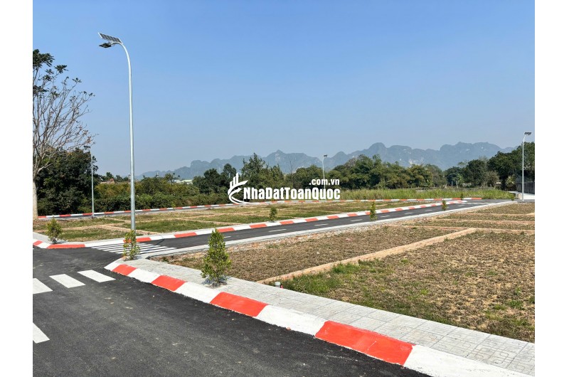 KHÔNG ỒN ÀO – NHƯNG NGƯỜI BIẾT ĐÃ ÂM THẦM XUỐNG TIỀN