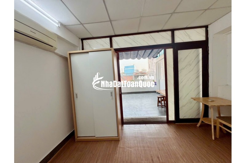 CHO THUÊ CHDV NGAY TRUNG TÂM QUẬN 1 ĐẦY ĐỦ TIỆN ÍCH, Ở NGAY. LH:0355640978
