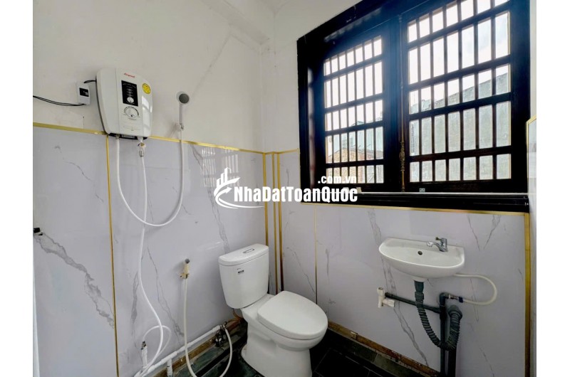 CHO THUÊ CHDV NGAY TRUNG TÂM QUẬN 1 ĐẦY ĐỦ TIỆN ÍCH, Ở NGAY. LH:0355640978