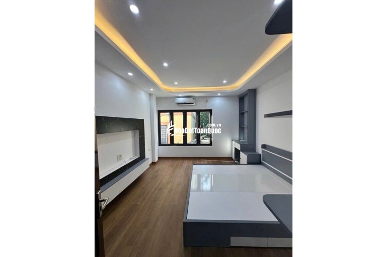 Bán nhà có 102 phố Phan Đình Giót, Nhà Đẹp chỉ việc sách vali vào ở 45m²  Giá 9,1 Tỷ
