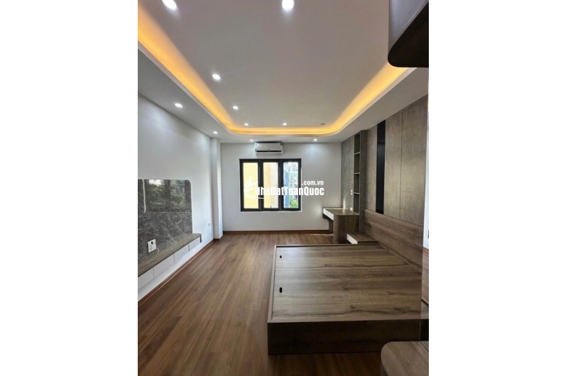 Bán nhà có 102 phố Phan Đình Giót, Nhà Đẹp chỉ việc sách vali vào ở 45m²  Giá 9,1 Tỷ