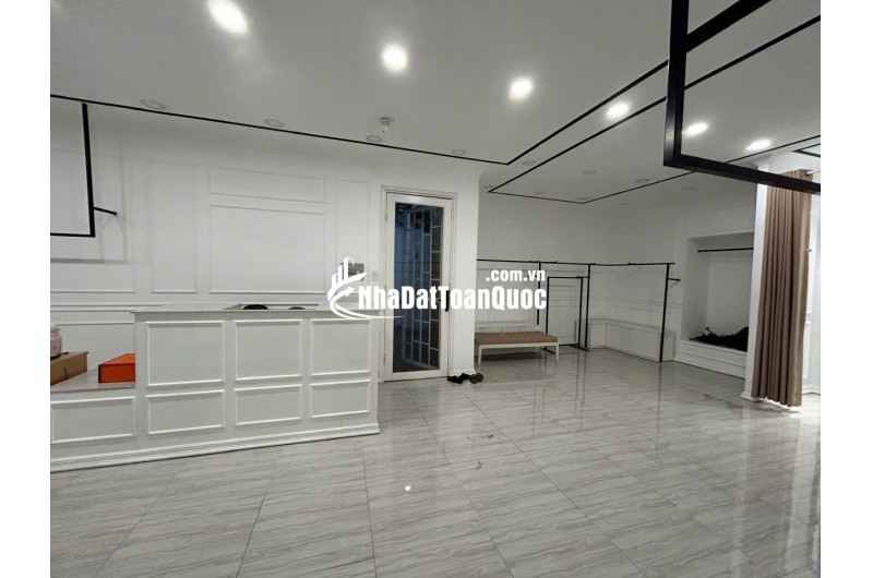 CHO THUÊ MĂT BẰNG NGAY TRUNG TÂM QUẬN 1 LÀM SHOP CTY...17TR/TH/65M2. LH:0903649102