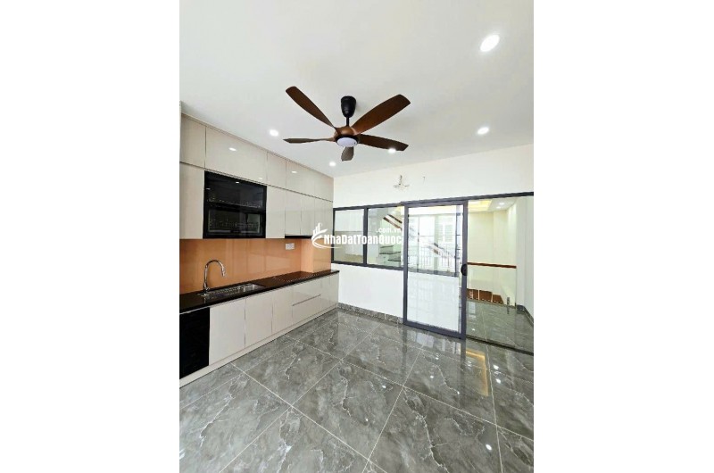 BÁN NHÀ TẠI LÃ XUÂN OAI, LONG TRƯỜNG, QUẬN 9 , 50M2 SHR CHỈ 6.9 TỶ. LH:0332456604( NGỌC )