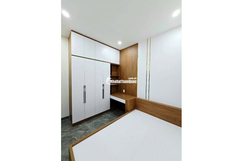 BÁN NHÀ TẠI LÃ XUÂN OAI, LONG TRƯỜNG, QUẬN 9 , 50M2 SHR CHỈ 6.9 TỶ. LH:0332456604( NGỌC )