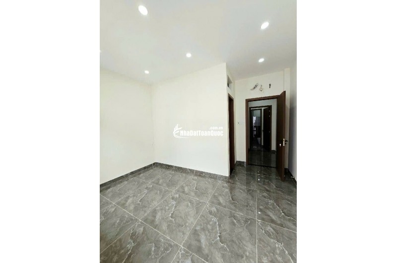 BÁN NHÀ TẠI LÃ XUÂN OAI, LONG TRƯỜNG, QUẬN 9 , 50M2 SHR CHỈ 6.9 TỶ. LH:0332456604( NGỌC )