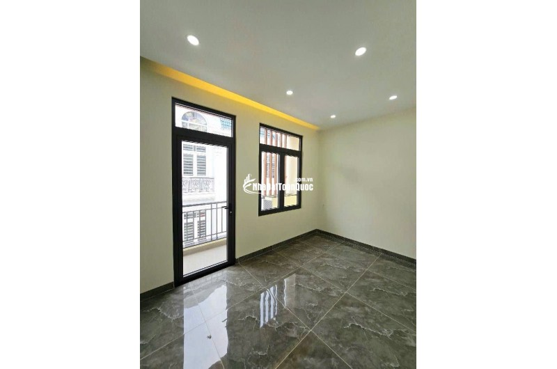 BÁN NHÀ TẠI LÃ XUÂN OAI, LONG TRƯỜNG, QUẬN 9 , 50M2 SHR CHỈ 6.9 TỶ. LH:0332456604( NGỌC )
