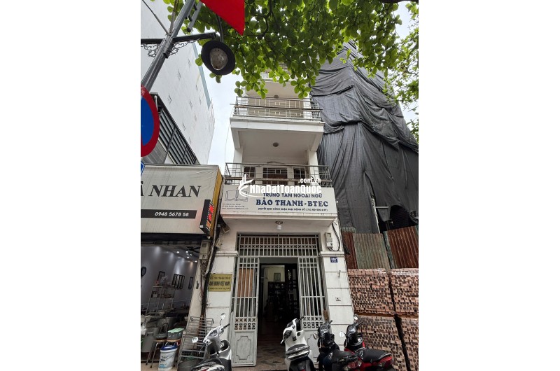 Chính chủ cho thuê nguyên căn sát góc, hướng Đông, mặt phố Bà Triệu, Q.Hai Bà Trưng, Hà Nội.