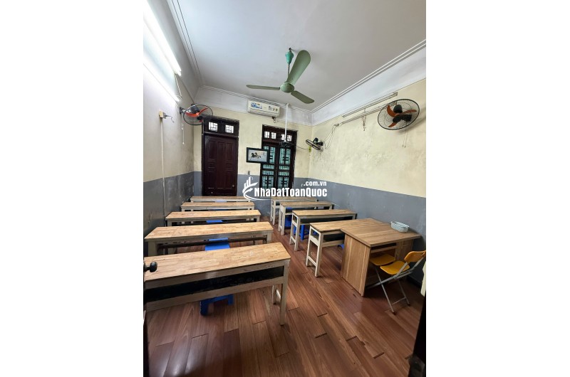 Chính chủ cho thuê nguyên căn sát góc, hướng Đông, mặt phố Bà Triệu, Q.Hai Bà Trưng, Hà Nội.