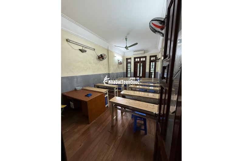 Chính chủ cho thuê nguyên căn sát góc, hướng Đông, mặt phố Bà Triệu, Q.Hai Bà Trưng, Hà Nội.