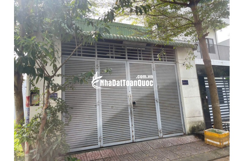 Bán khu đất kdc sổ hồng ,xuất hiện sẵn nhà kho trên quận 9, 104m2 , ngang 6.3m