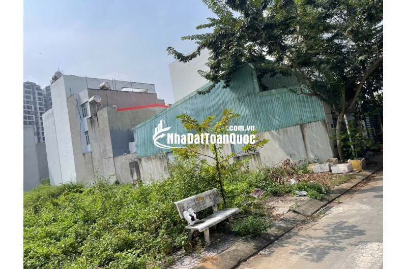 Bán khu đất kdc sổ hồng ,xuất hiện sẵn nhà kho trên quận 9, 104m2 , ngang 6.3m