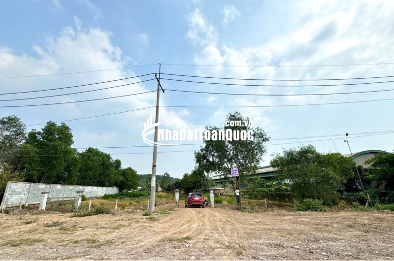 BÁN ĐẤT 2 MẶT TIỀN TẶNG NHÀ TẠI TP BIÊN HOÀ, DT 4200M2, SỔ SẴN, CHỈ 19 TỶ. LH:0933449988.