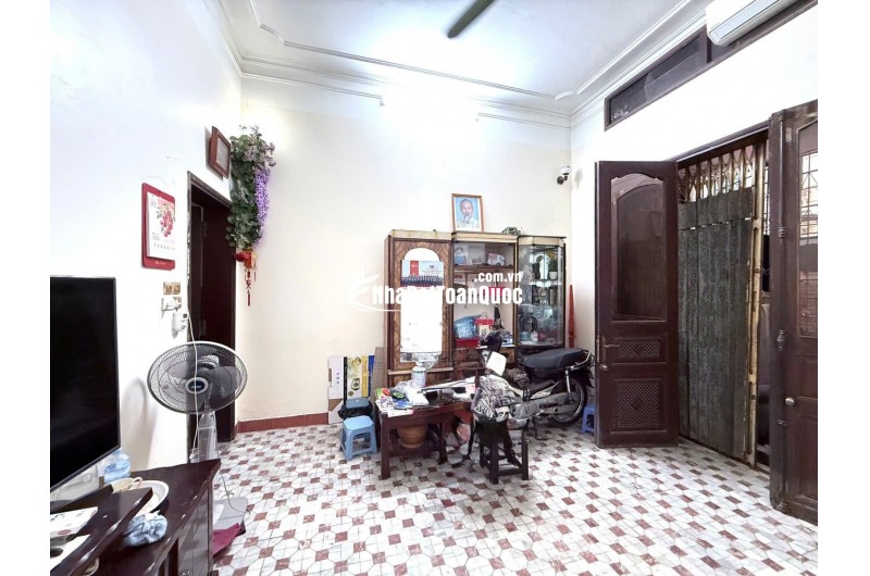 BÁN NHÀ HÀNG SIÊU ĐẸP 10M RA MẶT PHỐ - OTO ĐỖ CỬA - NHÀ DÂN XÂY KIÊN CỐ - NGÕ THÔNG TỨ TUNG - SỔ VUÔNG NỞ HẬU