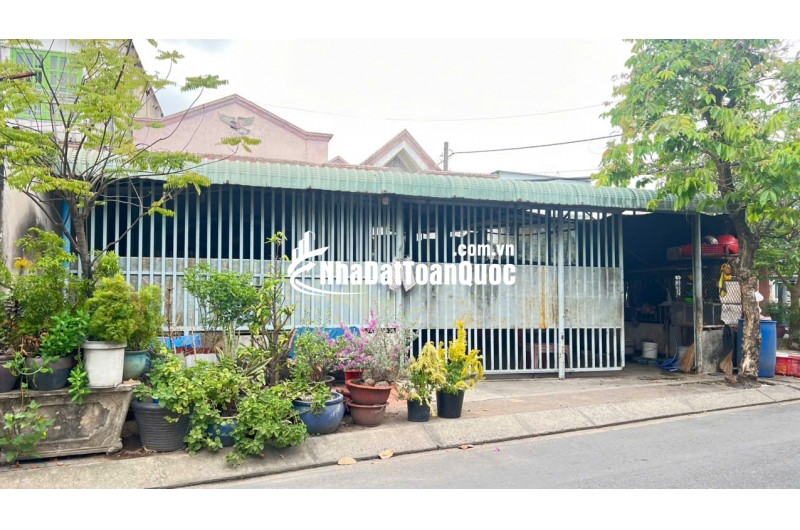 BÁN NHÀ ĐẤT TẠI HÓC MÔN, DT 177M2, SẴN SỔ, CHỈ 3.8 TỶ. LH:0765659378