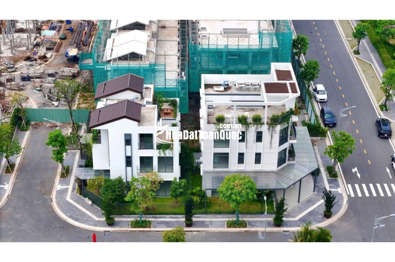 BÁN NHANH nhà phố sân vườn cách TP HCM 5p chỉ 4x triệu/m2