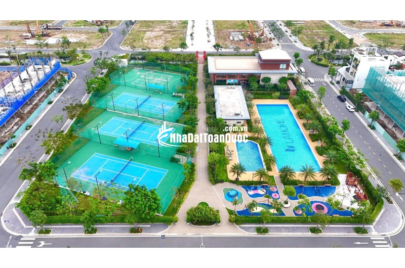 BÁN NHANH nhà phố sân  vườn cách TP HCM 5p chỉ 4x triệu/m2