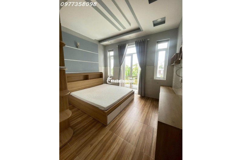 Xe tải đỗ cửa gần Cao đẳng Điện lực Thạnh Lộc Quận 12


Nhà 3 tầng đúc kiên cố 4 x 17 đủ 67m2
4 phòng ngủ 4 vệ sinh sân rộng giếng trời
