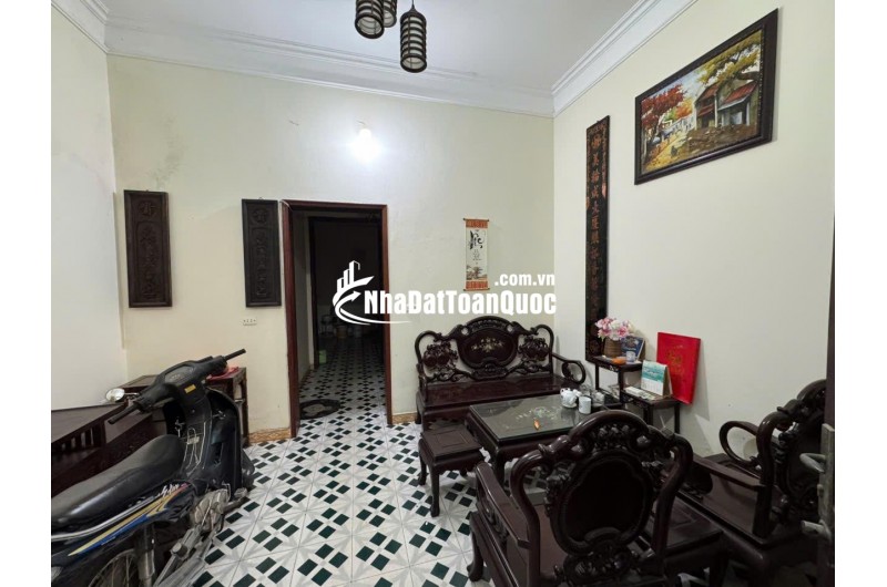 Anh trai tôi cần bán Căn Lô góc, 3 tầng, 2 mặt thoáng tại Bồ Đề, Long Biên, DT: 60.3m2, MT 5.2m, ô tô cách 50m. Nhà xây KCBT cực kỳ chắc chắn