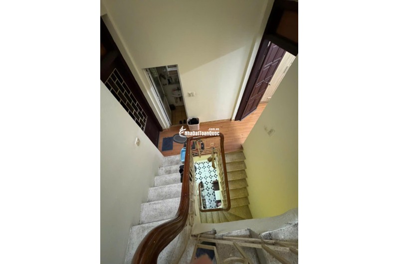 Anh trai tôi cần bán Căn Lô góc, 3 tầng, 2 mặt thoáng tại Bồ Đề, Long Biên, DT: 60.3m2, MT 5.2m, ô tô cách 50m. Nhà xây KCBT cực kỳ chắc chắn