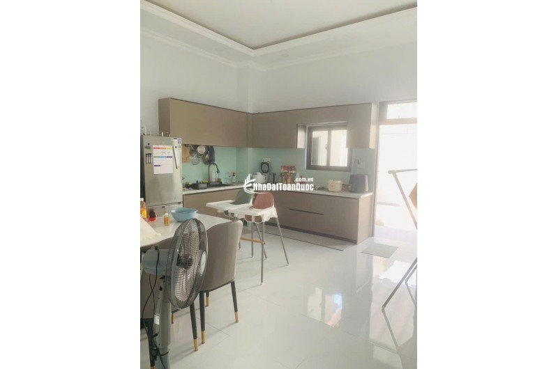 BÁN NHÀ 2 TẦNG – 5M X 27M – CÓ SÂN TRƯỚC SAU THOÁNG MÁT. LH:0988736135