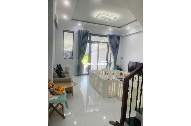 BÁN NHÀ 2 TẦNG – 5M X 27M – CÓ SÂN TRƯỚC SAU THOÁNG MÁT. LH:0988736135