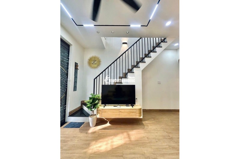 BÁN NHÀ TÂN KỲ TÂN QUÝ. DT (4X9). SẴN SHR. CHỈ 5.5 TỶ. LH:0905029420.