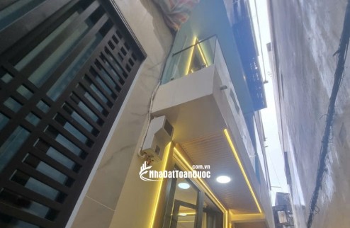 Chỉ 5 tỷ mua được căn nhà ngay trung tâm 126A/1 Nguyễn Cư Trinh Q1