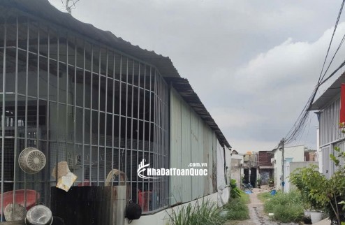 Bán nhà hẻm xe tải cách Bùi Công Trừng 200m tại Hóc Môn