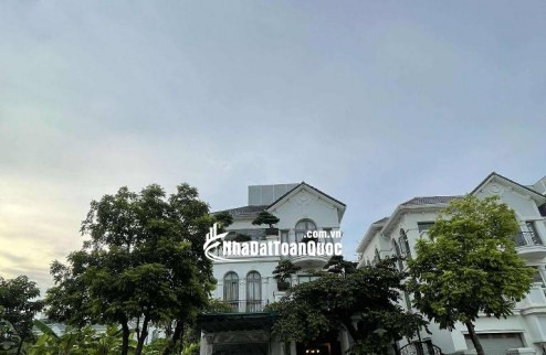 Bán Gấp Biệt Thự 176m² Việt Hưng, Sát Vách Vinhomes Riverside, Vỉa Hè Ô Tô Tránh, Chỉ Việc Đến Ở