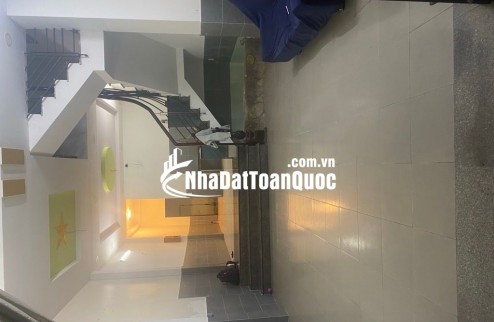 QUẬN 12 - - Kết cấu 2 tầng BTCT, gồm sân để xe, phòng khách, bếp, 4PN, 3WC