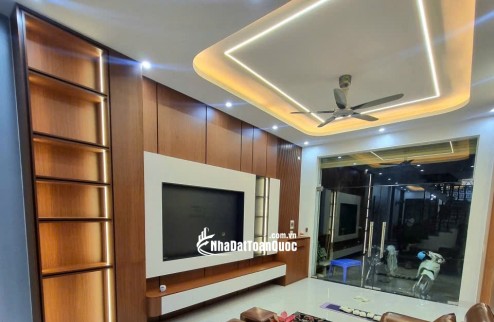 Bán nhà 4 tầng Kỳ Bá, TP Thái Bình, 70m2, sổ đỏ, 7.4 tỷ, 0978693808