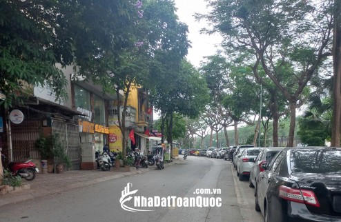 Cho thuê nhà mặt phố Nguyễn Đình Hoàn kinh doanh sầm uất