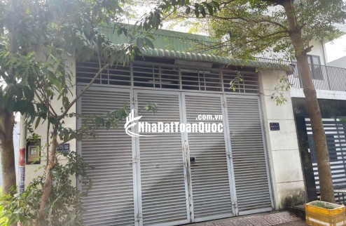 Bán khu đất kdc sổ hồng ,xuất hiện sẵn nhà kho trên quận 9, 104m2 , ngang 6.3m