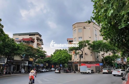 BÁN NHÀ PHƯỜNG BỒ ĐỀ DT 50M 4 TẦNG, NGÕ RỘNG Ô TÔ 7 CHỖ QUA NHÀ CHỈ 7.5TỈ