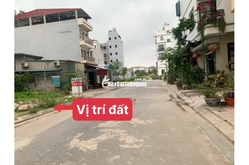 Bí mật lô đất 100m2 gần Đại học FPT, khu vực trung tâm Hòa Lạc. Phù hợp xây trọ, đầu tư sinh lời, kết nối Metro 5 – Quốc Lộ 21. Liên hệ xem đất ngay.