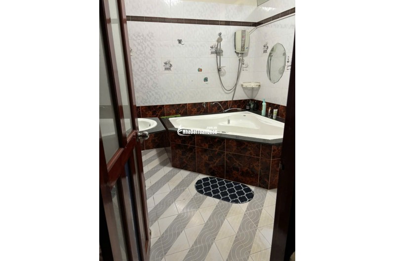 Bán nhà MT 122 Nguyễn Văn Cừ Q1 vị trí siêu đẹp tiện kinh doanh
