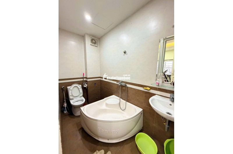 CẦN BÁN GẤP - NHÀ ĐẸP - TRUNG TÂM ĐỐNG ĐA - GẦN PHỐ