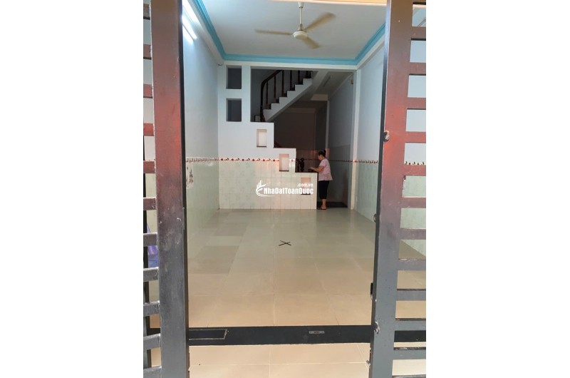 Cho thuê nhà nguyên căn hẻm xe hơi 4pn 3wc tại Hoàng Hoa Thám - Tân Bình