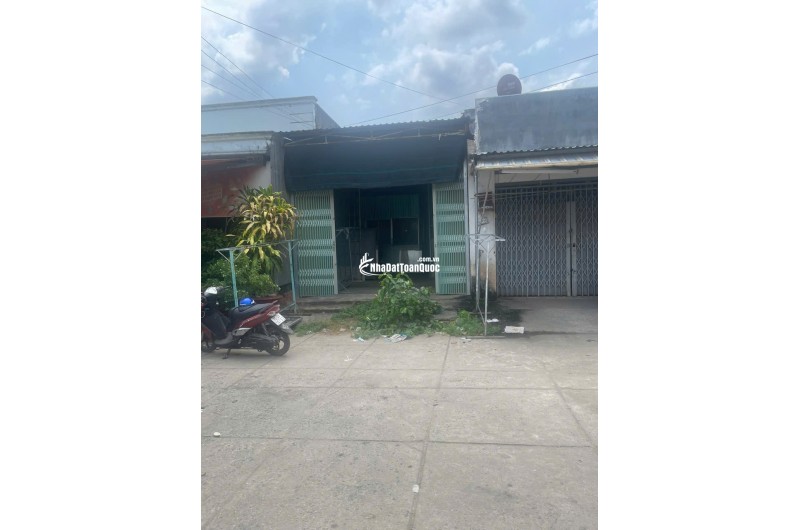 BÁN ĐẤT TẠI CHỢ DT81M2 SHR TRÊN ĐẤT CÓ NHÀ TIỀN CHẾ CỬA KÉO ĐÀI LOAN 950TR LH:0974004184 GẶP TRUNG.