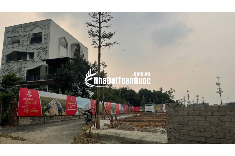 LÔ ĐẤT CỰC HIẾM GẦN TÂN XÃ ĐỐI DIỆN TRƯỜNG HỌC CHUNG TƯỜNG DỰ ÁN ĐẤU GIÁ LÀN 2 QL21