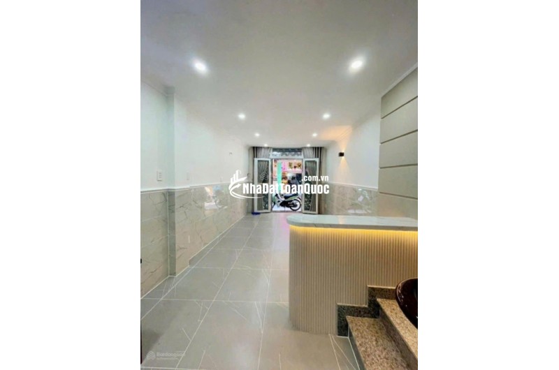Bán nhà 2 tầng 21m² Nguyễn Thần Hiến, Q.4, 5.6 tỷ, sổ đỏ.