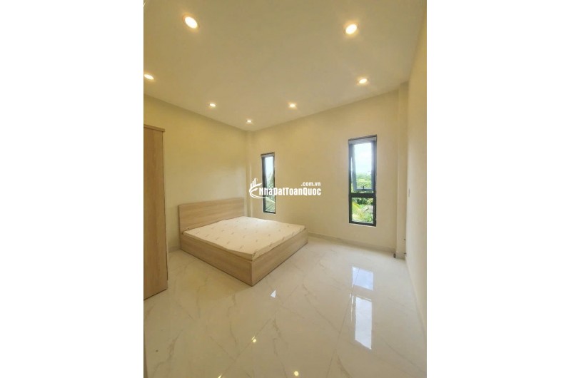 Nhà Phố Đối Diện Vạn Phúc