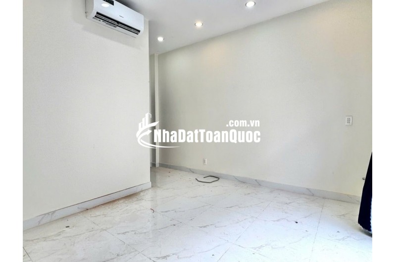 Nhà Phố Đối Diện Vạn Phúc