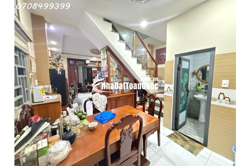  CHỈ 3 TỶ! NHÀ LÔ GÓC NGANG 4.8M – 2 TẦNG Ở NGAY – SÁT TRƯỜNG CHINH – GIÁ HIẾM