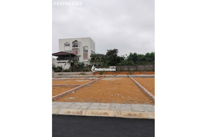 ƯU ĐÃI LÔ ĐẤT SÁT QL21 CẠNH TƯỜNG DỰ ÁN ĐẤT ĐẤU GIÁ ĐỐI DIỆN TRƯỞNG CĐ NGHỀ CHẤT LƯỢNG CAO HOÀ LAC