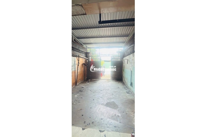 NHÀ NGAY HÒA BÌNH,PHÚ THẠNH,TÂN PHÚ. HẺM 12M THÔNG RA HẺM 110 TÔ HIỆU, 4M X 20M,2 TẦNG,NHÀ CŨ CÒN Ở ĐƯỢC CHỈ NHỈNH 90TR/M2
