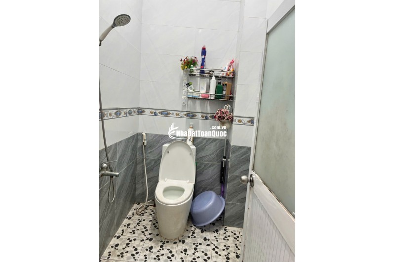 BÁN NHÀ CHÍNH CHỦ: NHỎ, ĐẸP, CHẮC CHẮN, HẺM THÔNG - RỘNG, KDC THÂN THIỆN. LH:0989051114.