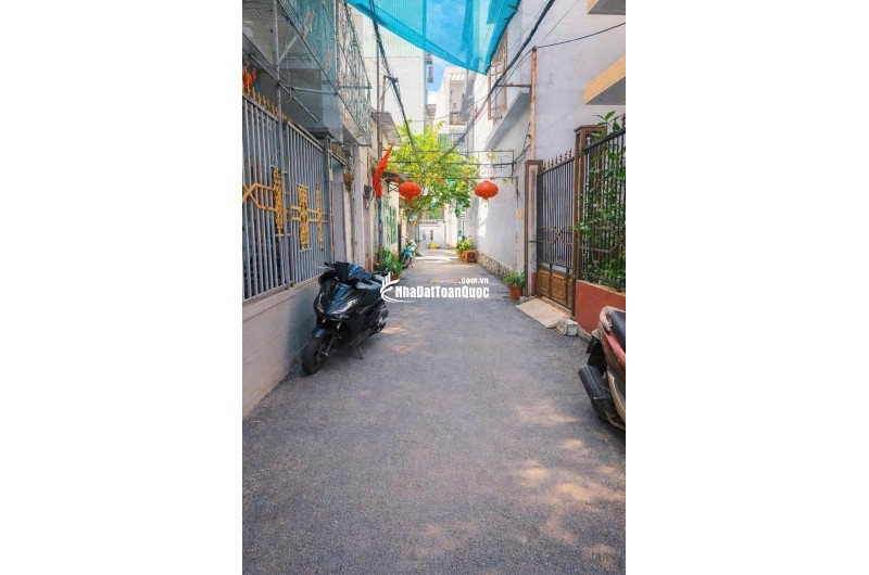 NHÀ ĐƯỜNG NÚI THÀNH – Sát Quảng trường 29/3 – Vào  ở luôn